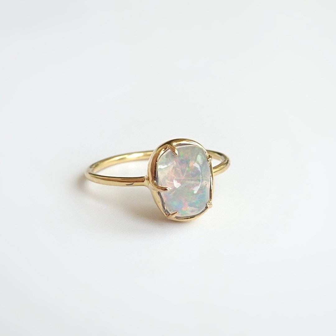 限量现货 - 天然游彩蛋白石 不规则形爪镶 纯 18K 金戒指 1.254ct - 戒指 - 宝石 蓝色