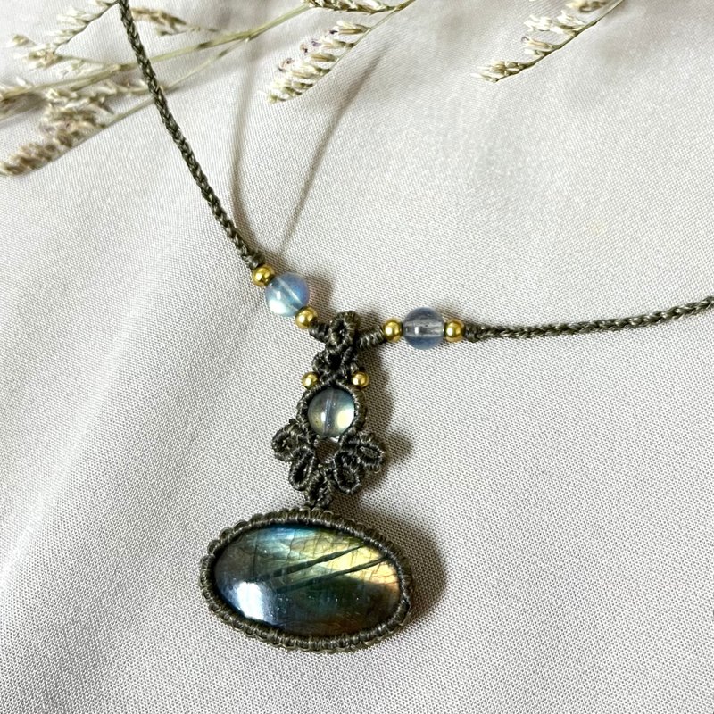 拉长石编织项链/橘黄绿渐层光 - 项链 - 水晶 橘色