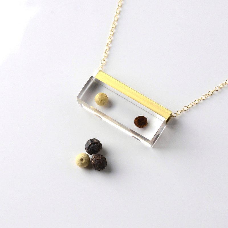 Black and white pepper necklace white pepper / black pepper / dried flower / resin / Japanese design - 项链 - 树脂 黑色
