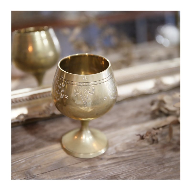 收藏自英国.早期铜镀银手工刻花小高脚杯.酒杯.水杯.金属杯 - 酒杯/酒器 - 其他金属 