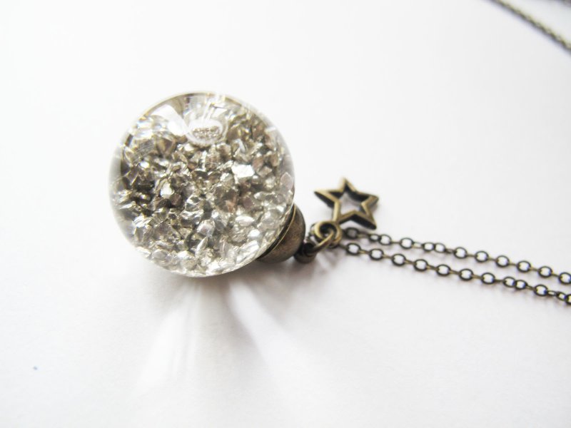 ＊Rosy Garden＊大颗土星砂砾矿石碎片流动水晶玻璃球配缕空小星星项链 - 颈链 - 玻璃 银色