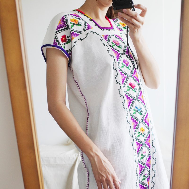 Vintage 墨西哥手工十字绣花卉图腾 Huipil 长上衣 - 女装上衣 - 棉．麻 