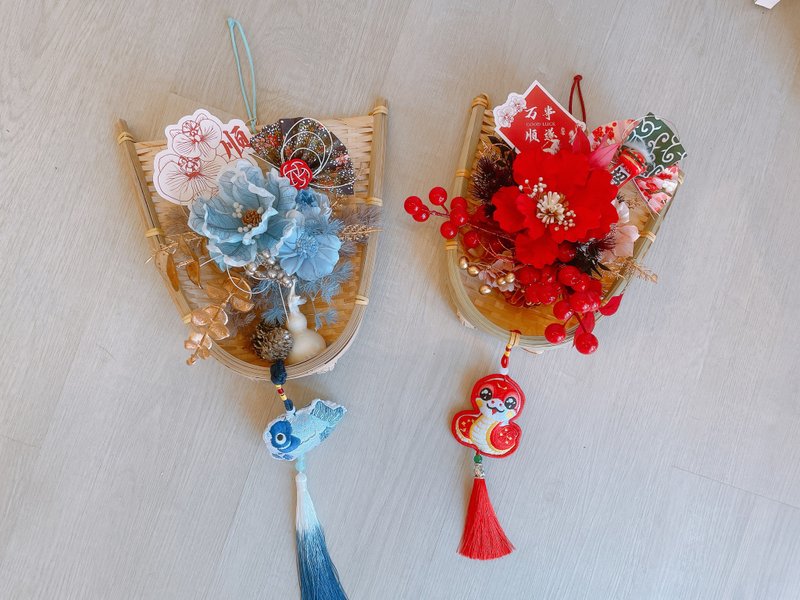 现货/新年竹编畚箕/开运花礼/新年吊饰/新年花礼/新年装饰/春联 - 墙贴/壁贴 - 植物．花 多色