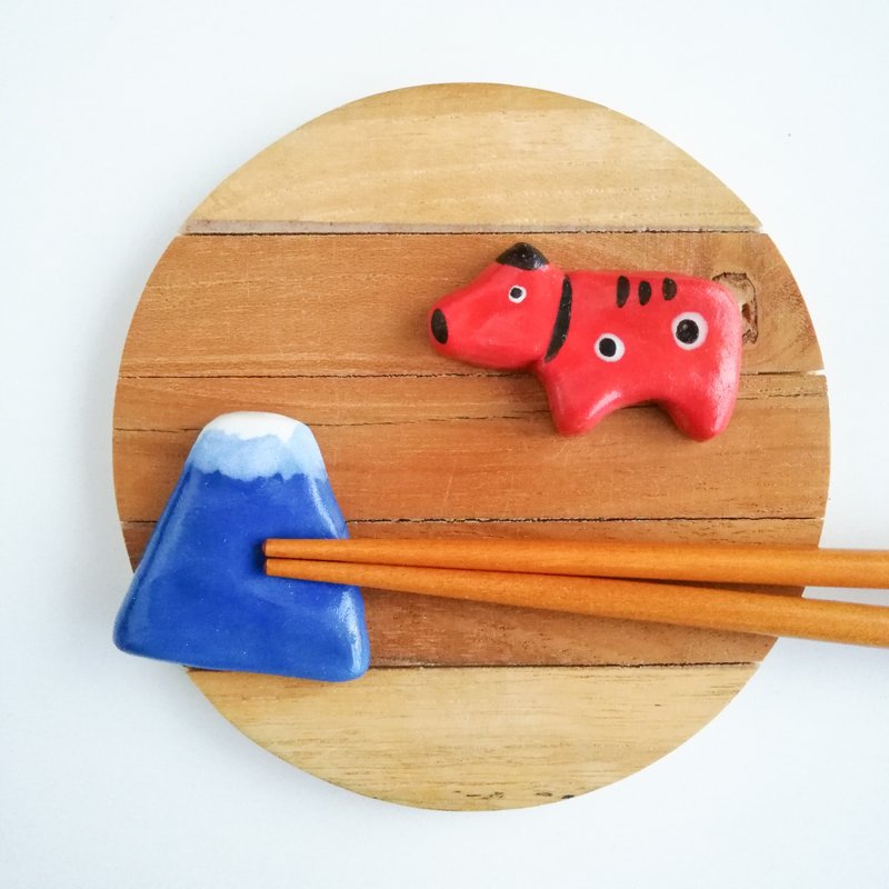 Fuji Mountain and Akabeko chopstick rest set - 筷子/筷架 - 陶 