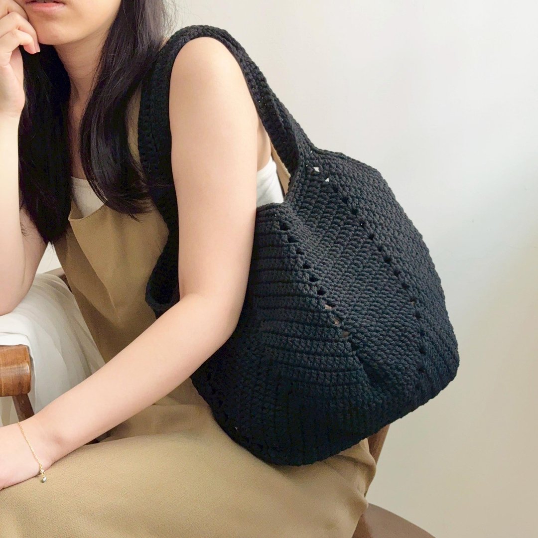 钩织大容量肩背包 / 多色可选 台湾手工编织包提袋手提袋 棉 - 侧背包/斜挎包 - 棉 黑色