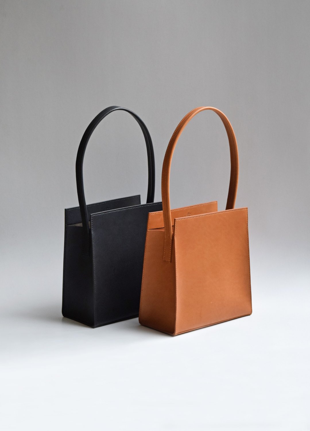 【逛街肩背包 Casual bag】植鞣皮革/手提/简约休闲包 - 手提包/手提袋 - 真皮 黑色