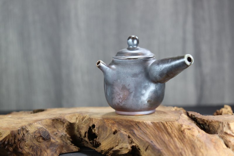 【送礼好物】220ml 柴烧落灰 侧把茶壶 莺歌名家叶敏祥手作 - 茶具/茶杯 - 瓷 