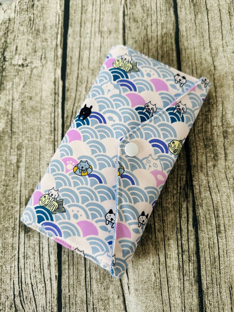 英国制作 手工缝制护照套 旅行包 可爱粉蓝和风波浪躲猫猫 - 皮夹/钱包 - 棉．麻 蓝色