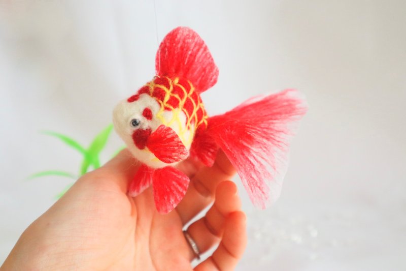 摇曳生姿的金鱼风铃 S - 白脸红纹琉金 - - 玩偶/公仔 - 羊毛 红色