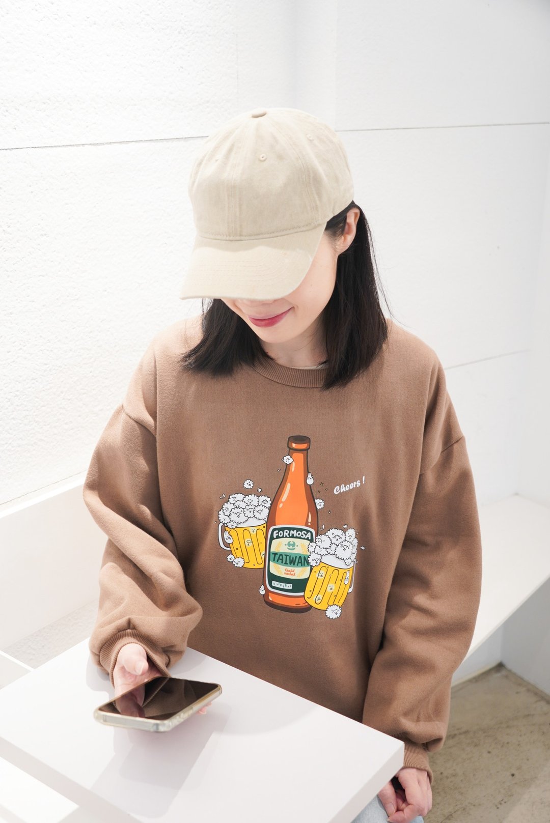泡泡羊台湾啤酒-刷毛大学T Sweatshirt(摩卡咖) - 中性连帽卫衣/T 恤 - 棉 咖啡色