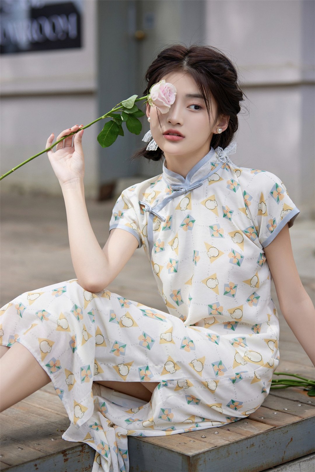 白底兔子印花 雪紡少女修身旗袍 新中式中秋春節改良連身裙洋裝 - 旗袍 - 其他人造纤维 白色