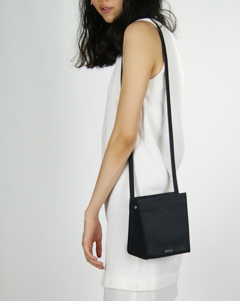 Mini-Dash Crossbody Bag in Black - 侧背包/斜挎包 - 真皮 黑色