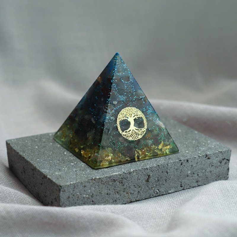 【绿幽灵、蓝玛瑙】奥根水晶能量金字塔Orgonite 6x6 cm - 摆饰 - 水晶 多色