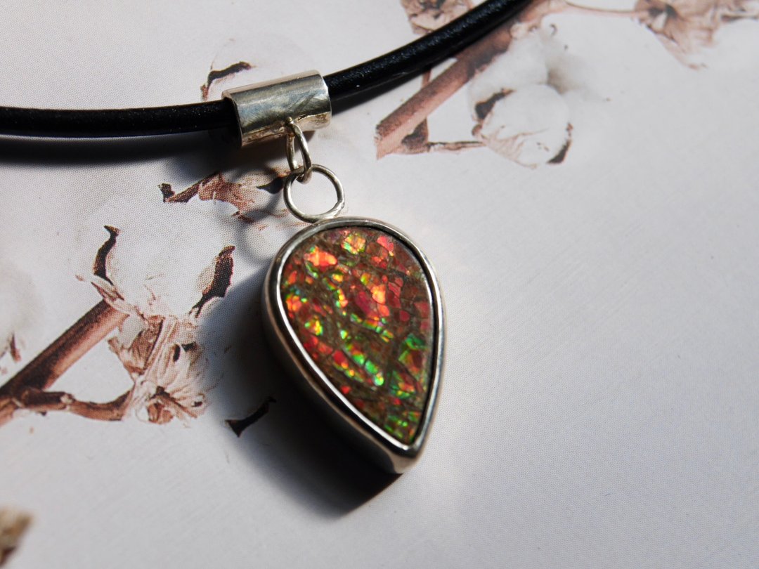 加拿大彩班石Ammolite-925纯银包镶项链-橘红绿色水滴坠 - 项链 - 其他金属 橘色