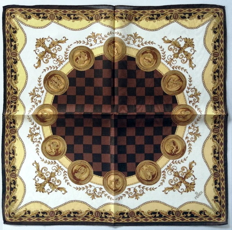 Fendi 古董丝巾 – 十二生肖奖章与巴洛克缇花 20 x 19.5 英寸 - 丝巾 - 棉．麻 咖啡色