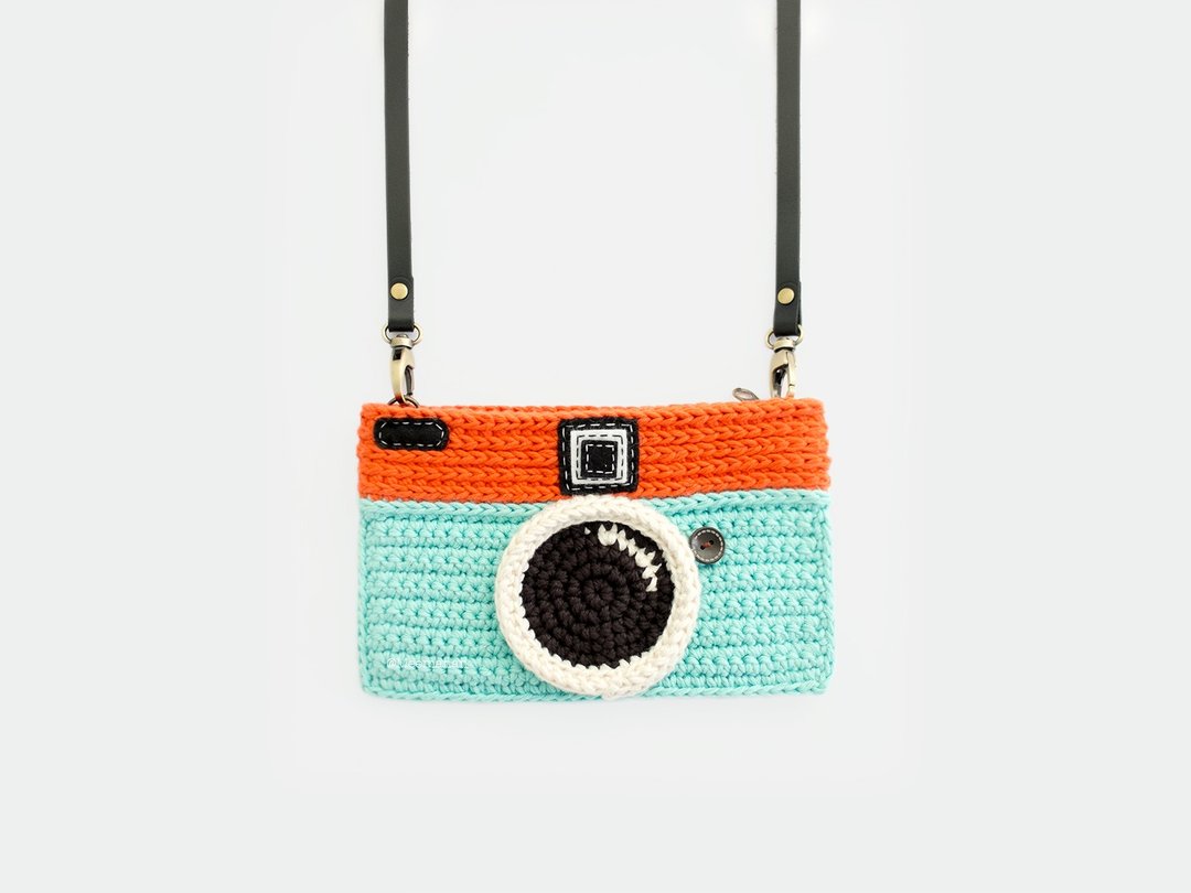 Crochet Vintage Camera Purse/ Mint-Orange Color - 侧背包/斜挎包 - 棉 蓝色