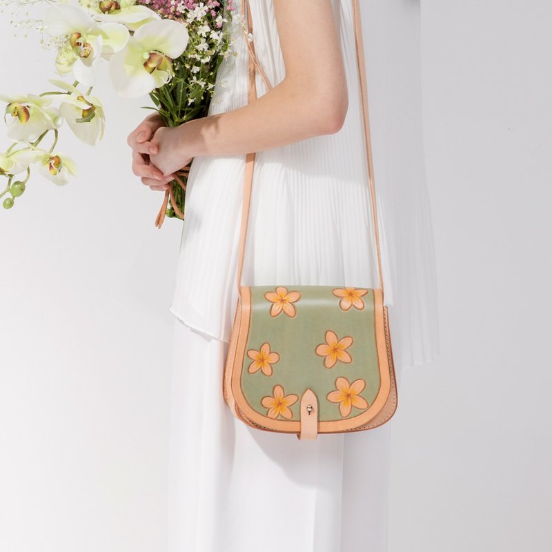 花之夏卡尔 迷你马鞍包 手工雕刻植鞣牛皮手工单肩包 - 侧背包/斜挎包 - 真皮 绿色