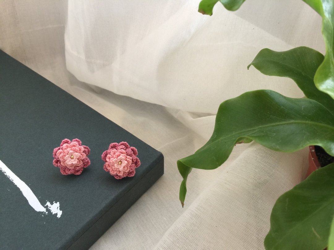 层层堆叠的花耳环 / 可改耳夹 - 耳环/耳夹 - 棉 