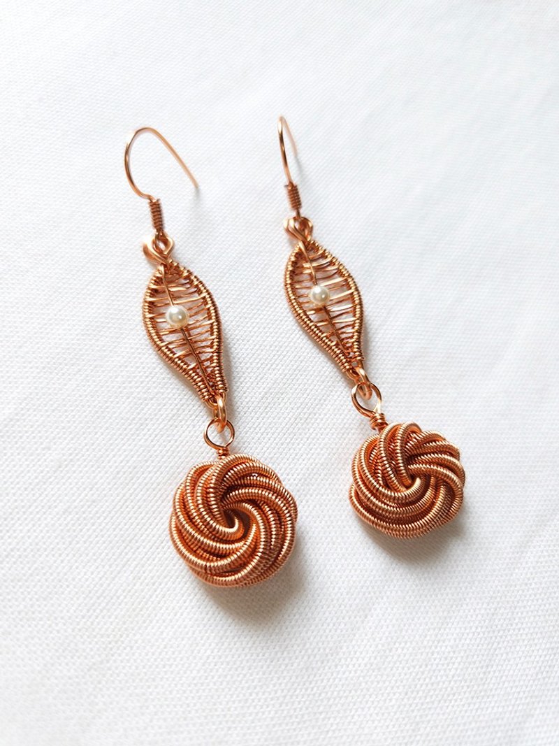 薄雾玫瑰耳环 - 耳环/耳夹 - 其他金属 