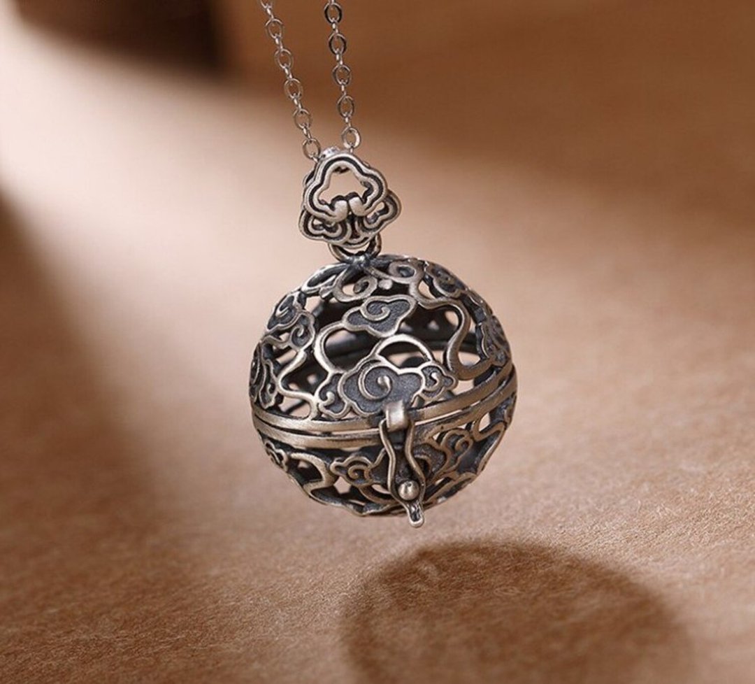 Taken as a Sachet Hollow Opening Balls Pendants for Women Thai Silver Clouds Box - 长链 - 纯银 银色