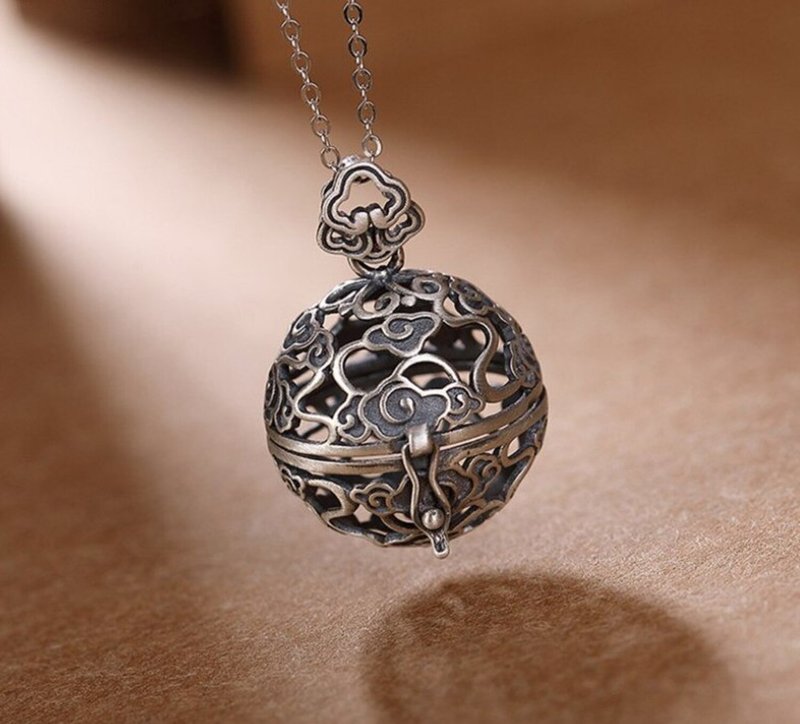 Taken as a Sachet Hollow Opening Balls Pendants for Women Thai Silver Clouds Box - 长链 - 纯银 银色
