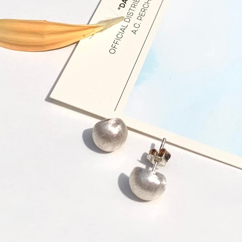 纯银高质感银白光泽耳环 Silver one earrings - 耳环/耳夹 - 铜/黄铜 银色