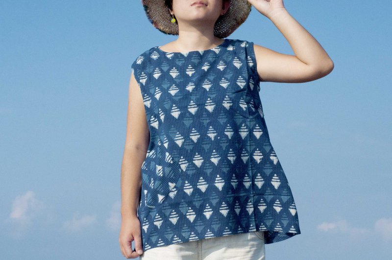 蓝染蜡染纯棉上衣/印度棉背心/手织布宽版背心-刺绣几何indigo - 女装背心 - 棉．麻 蓝色