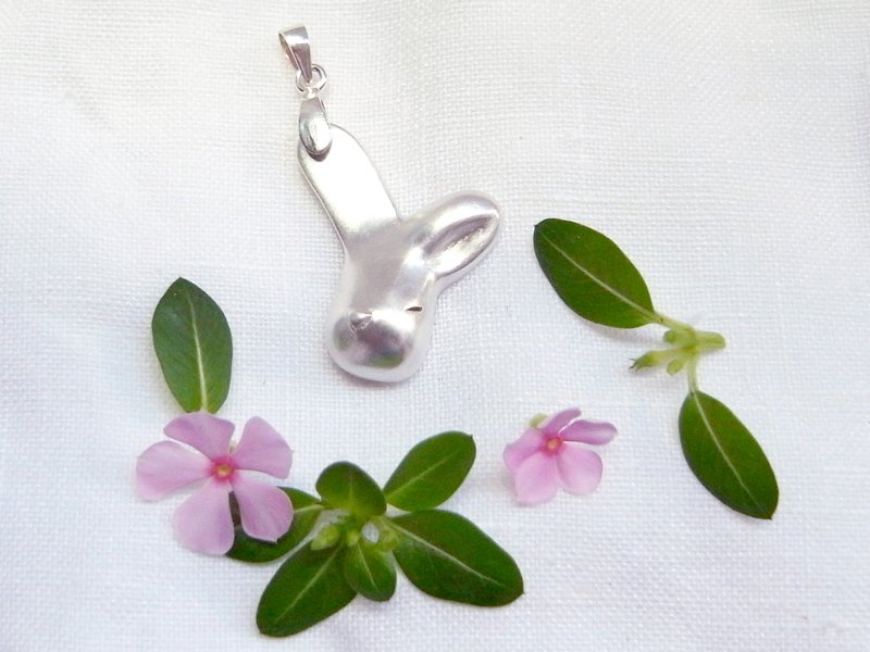 长耳兔 | 纯银项链坠子 | 手工限量含18寸银链 - 项链 - 纯银 灰色