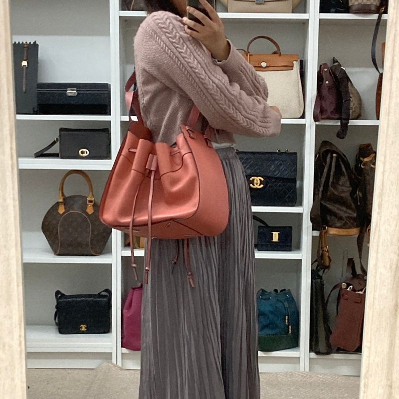 LOEWE 经典 Hammock 吊床包 中款 抽绳设计 2WAY 粉红色 肩背包 - 编号 01484 - 侧背包/斜挎包 - 真皮 粉红色