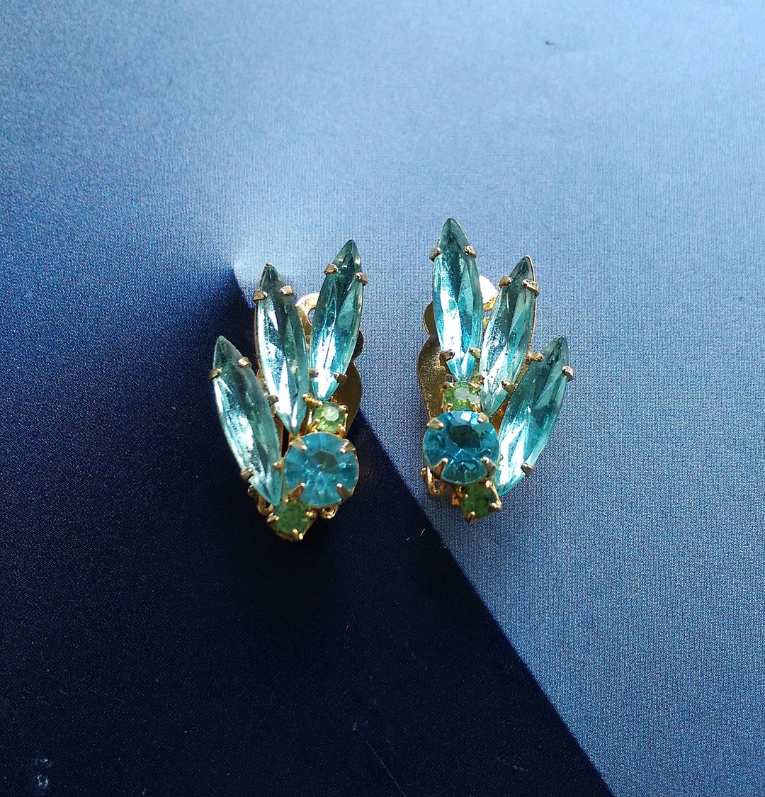 Vintage Jewelry 西洋古董饰品 冰蓝莱茵 知性 夹式耳环 - 耳环/耳夹 - 其他金属 金色