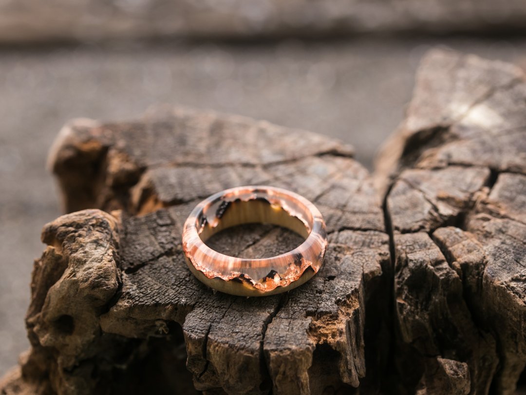 Wooden resin Ring Carbon with tiny landscapes - 戒指 - 木头 黑色