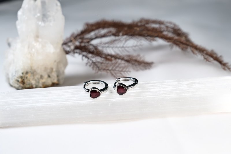 TBF - 红心女王 石榴石 个性 耳环 成对贩售 - 耳环/耳夹 - 水晶 