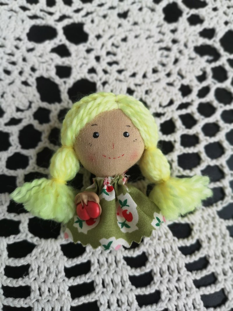 娃娃胸针 - 胸针 - 棉．麻 