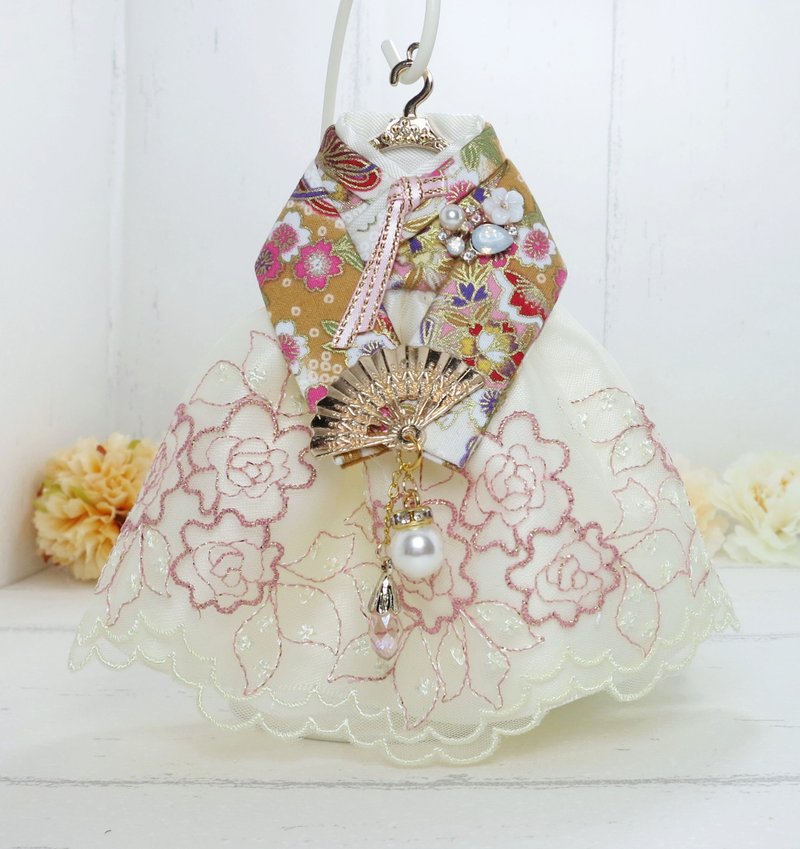 柠檬手作饰品 宫廷风亮线绣花蕾丝韩服手作钥匙圈包包吊饰 - 钥匙链/钥匙包 - 棉．麻 