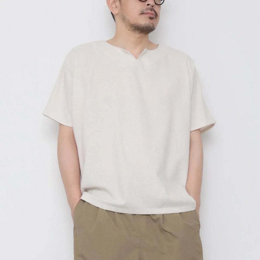 OMAKE.jp 中性钥匙领短袖上衣OtonShirt 米白 - 男装上衣/T 恤 - 棉．麻 白色