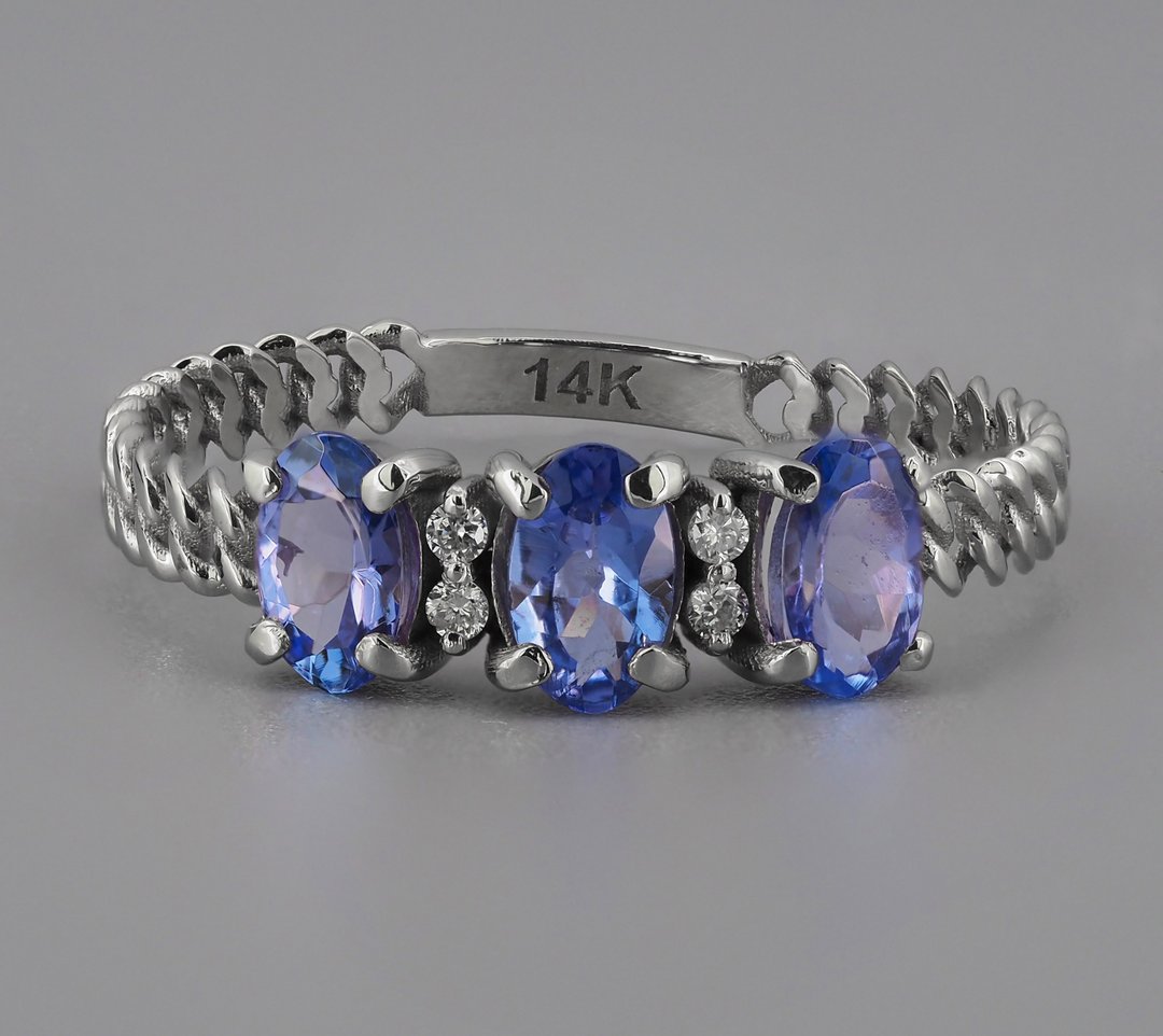 14 k gold ring with 3 tanzanites and diamonds. - 戒指 - 贵金属 金色