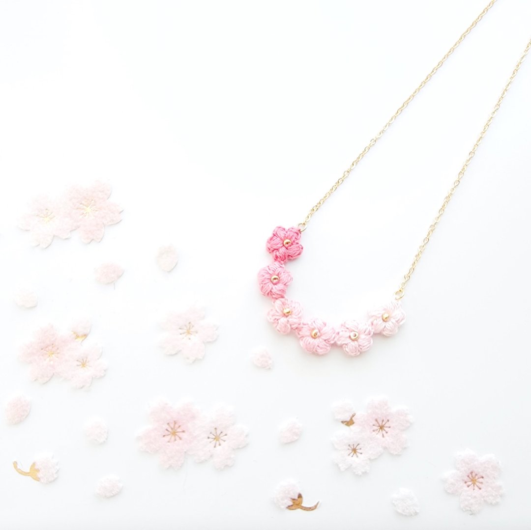 【订制】微笑项链 樱花 Crochet Flower Smile Pendant Necklace - 项链 - 绣线 粉红色