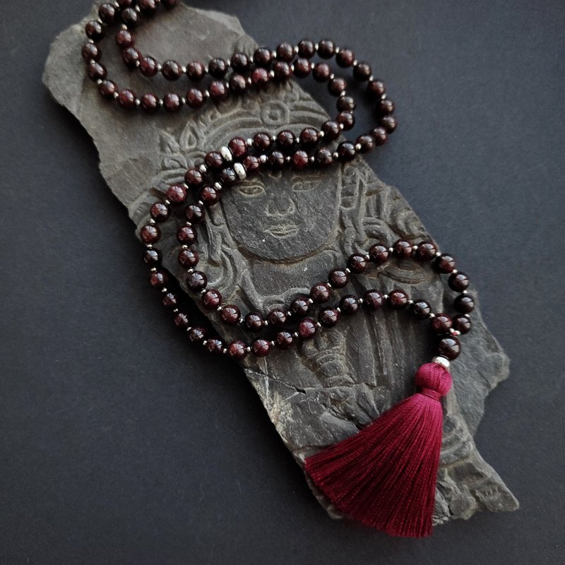 Mala Siddha - Muladhara Chakra 108 珠石榴石 Japa Mala，冥想项链 - 长链 - 半宝石 红色