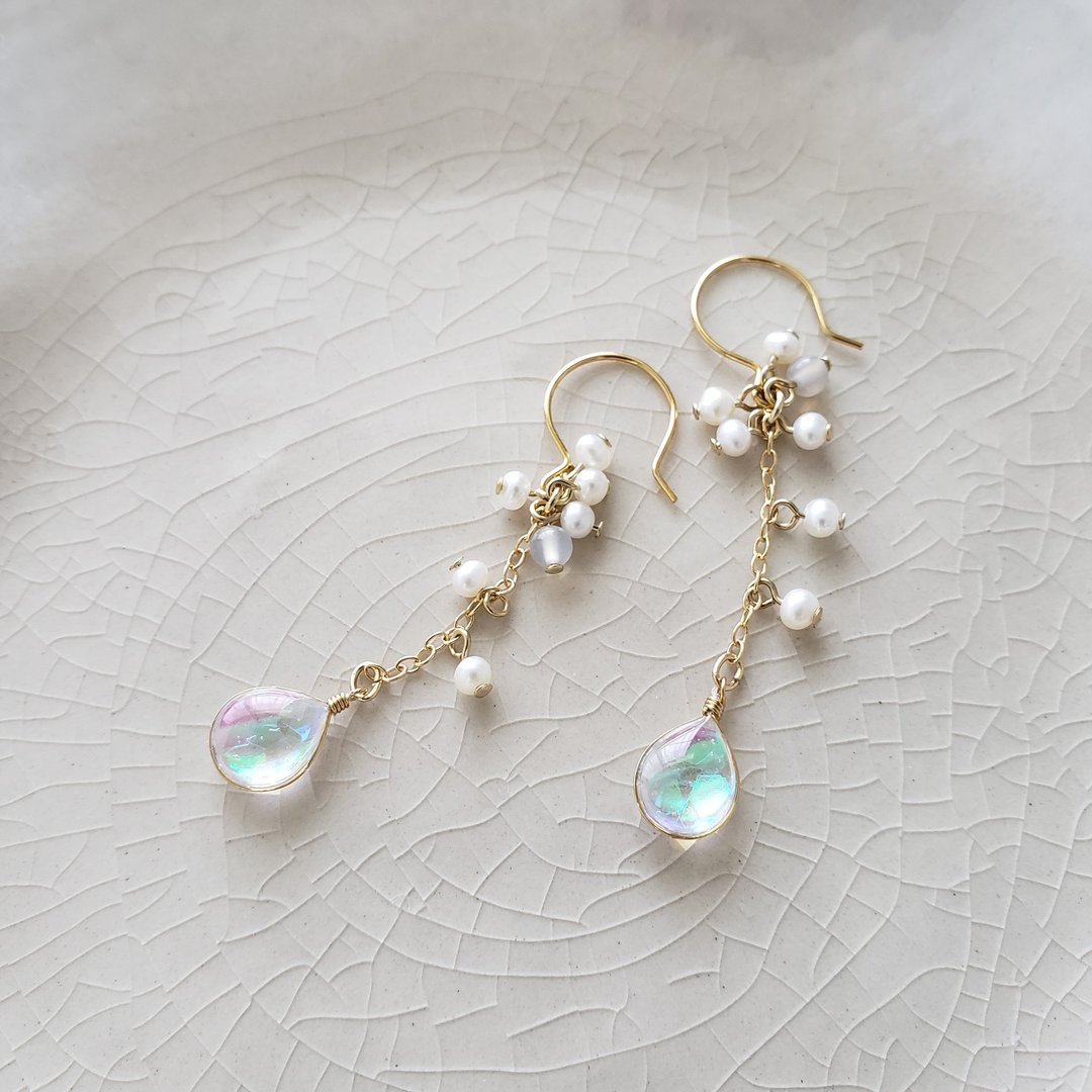 rainbow dew and freshwater pearls pierced or clip-on earrings - 耳环/耳夹 - 树脂 白色