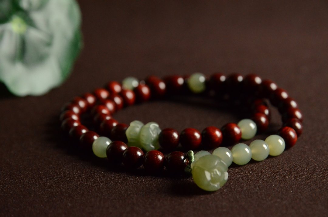 【莲姝】天然小叶紫檀和田玉珠含苞莲花并蒂莲手串 - 手链/手环 - 木头 咖啡色