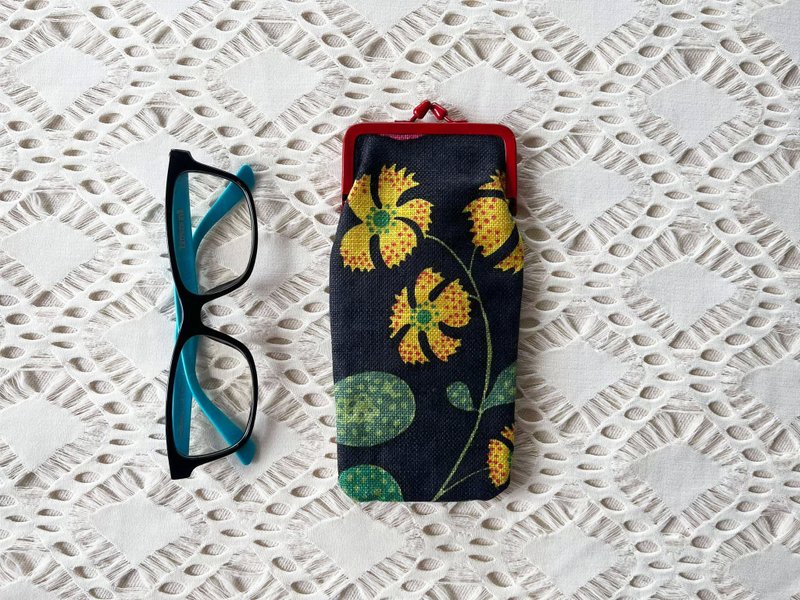 70年代复古风格眼镜包，可收纳眼镜、小型化妆品或各式杂物。 - 其他 - 棉．麻 红色