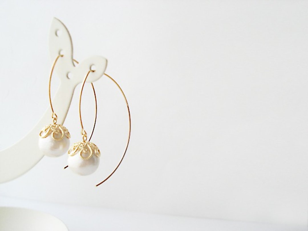 Cotton pearl with flower-shaped caps, long hook earrings - 耳环/耳夹 - 棉 白色