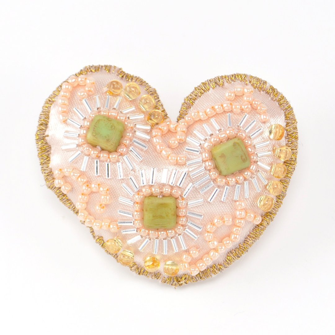 Very light heart brooch satin 2 - 胸针 - 羊毛 粉红色