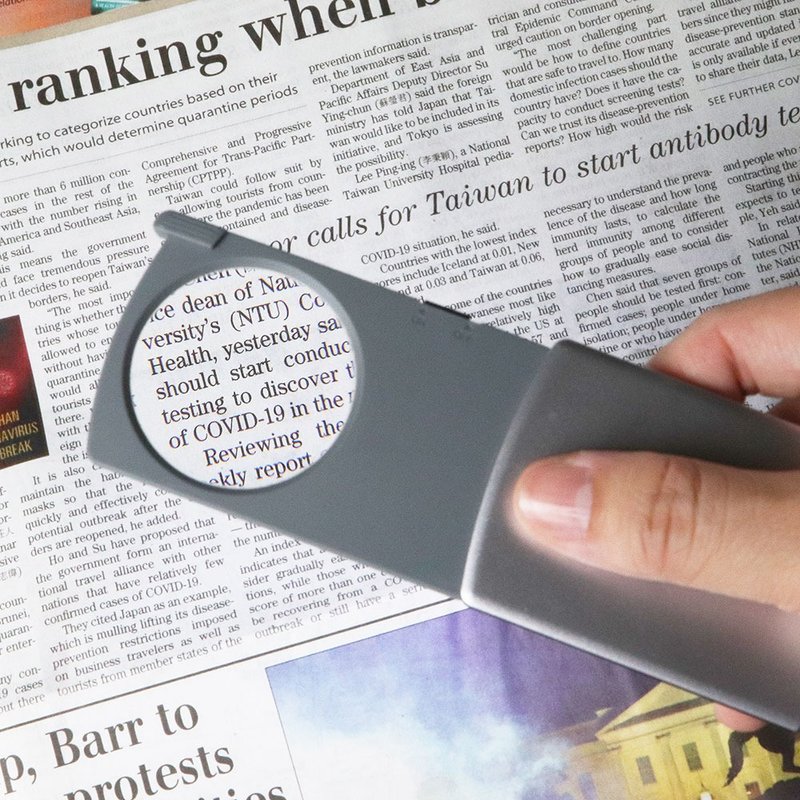 SLIMAG 2.5x/6D/45mm 二合一LED照明便携式名片放大镜【N246】 - 其他书写用品 - 压克力 银色