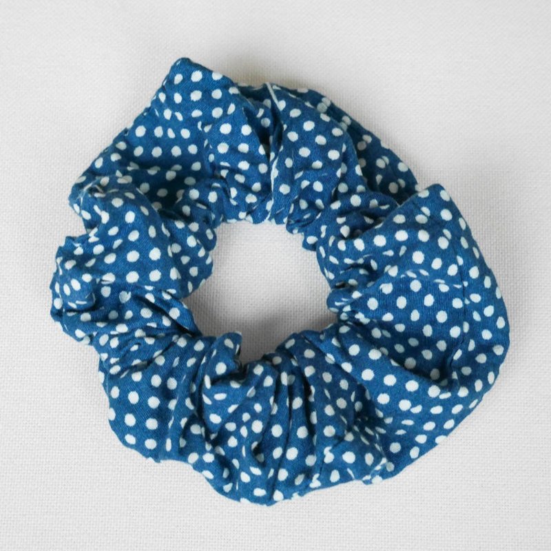 湛蓝底白点点发圈 - 发饰 - 棉．麻 蓝色