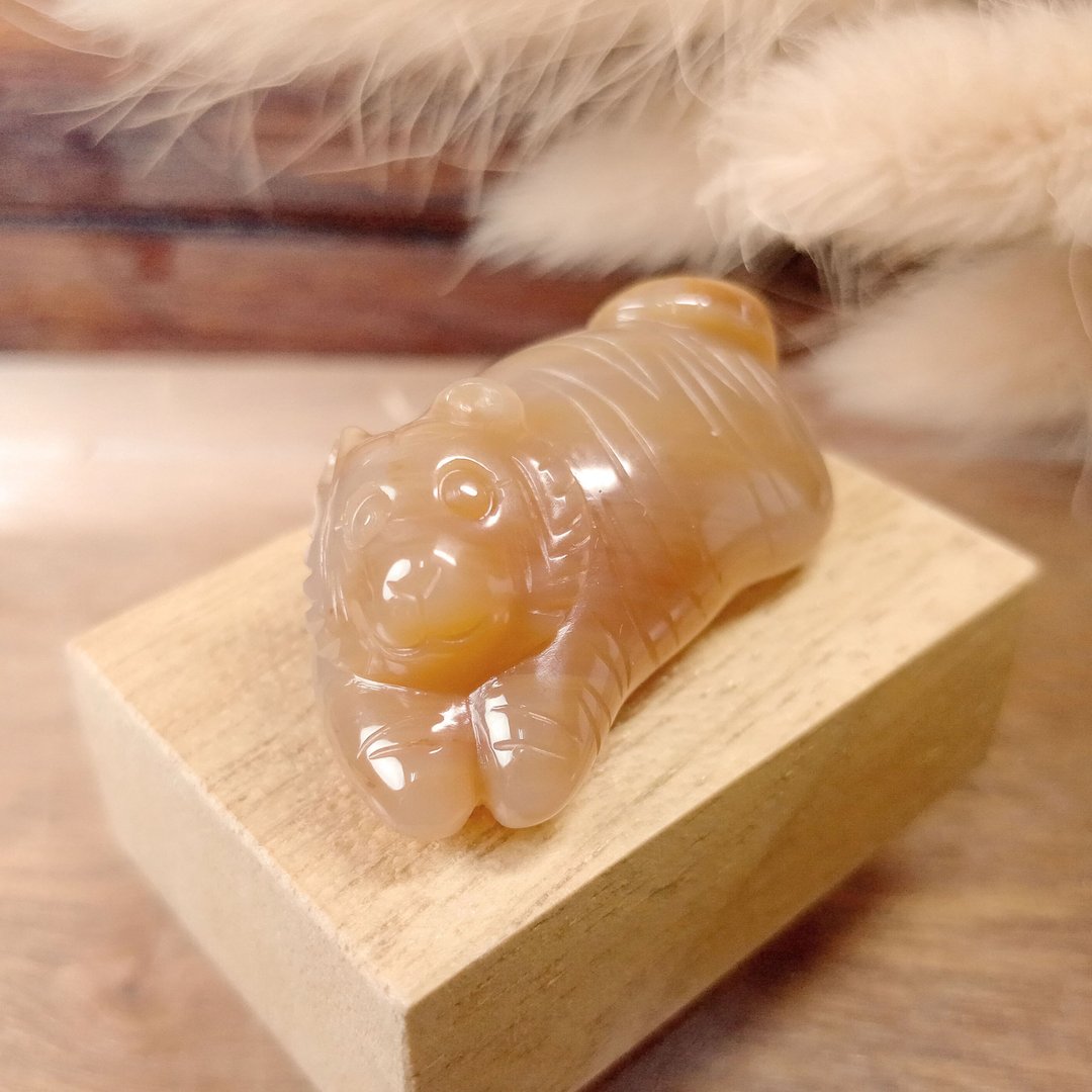 小雕件 小品生肖-虎 彩虹木化玉 - 摆饰 - 玉石 金色