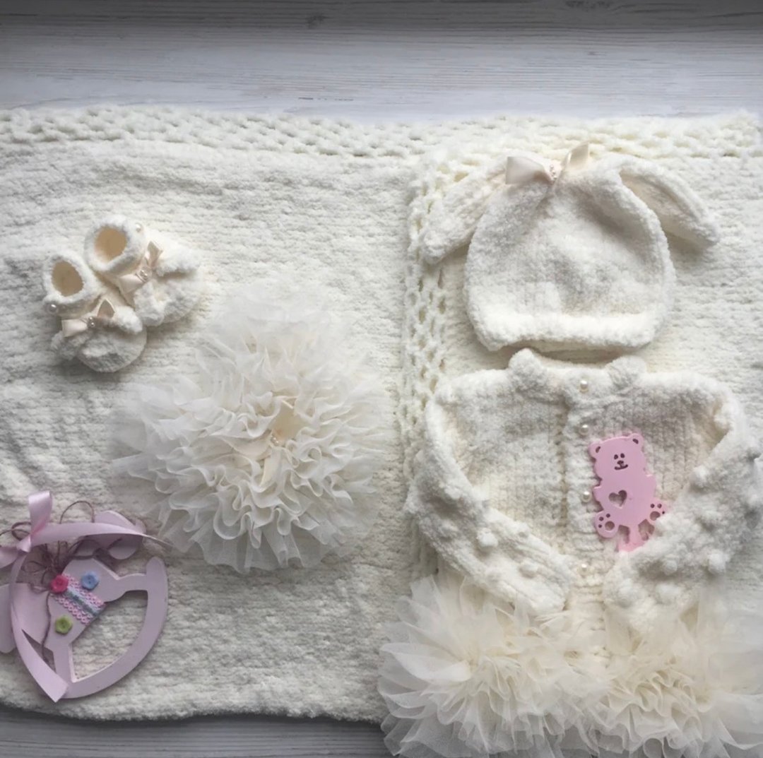 Hand knit ivory clothing set for baby girl. Dress,bunny hat, booties and blanket - 包屁衣/连体衣 - 其他材质 