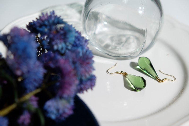 ‘Jumpinglady’压克力水晶高透亮系列 - 晨间草 手工制作 耳环 水滴型 原创 Handmade Acrylic - 耳环/耳夹 - 压克力 绿色