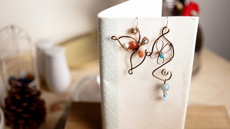 【蝶】  手作天然石耳环(可换夹式) - 耳环/耳夹 - 宝石 多色