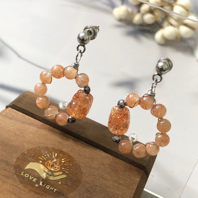 金太阳石貔貅小神兽耳环 钢耳针 招财饰品 太阳石手作耳钉 - 耳环/耳夹 - 不锈钢 红色